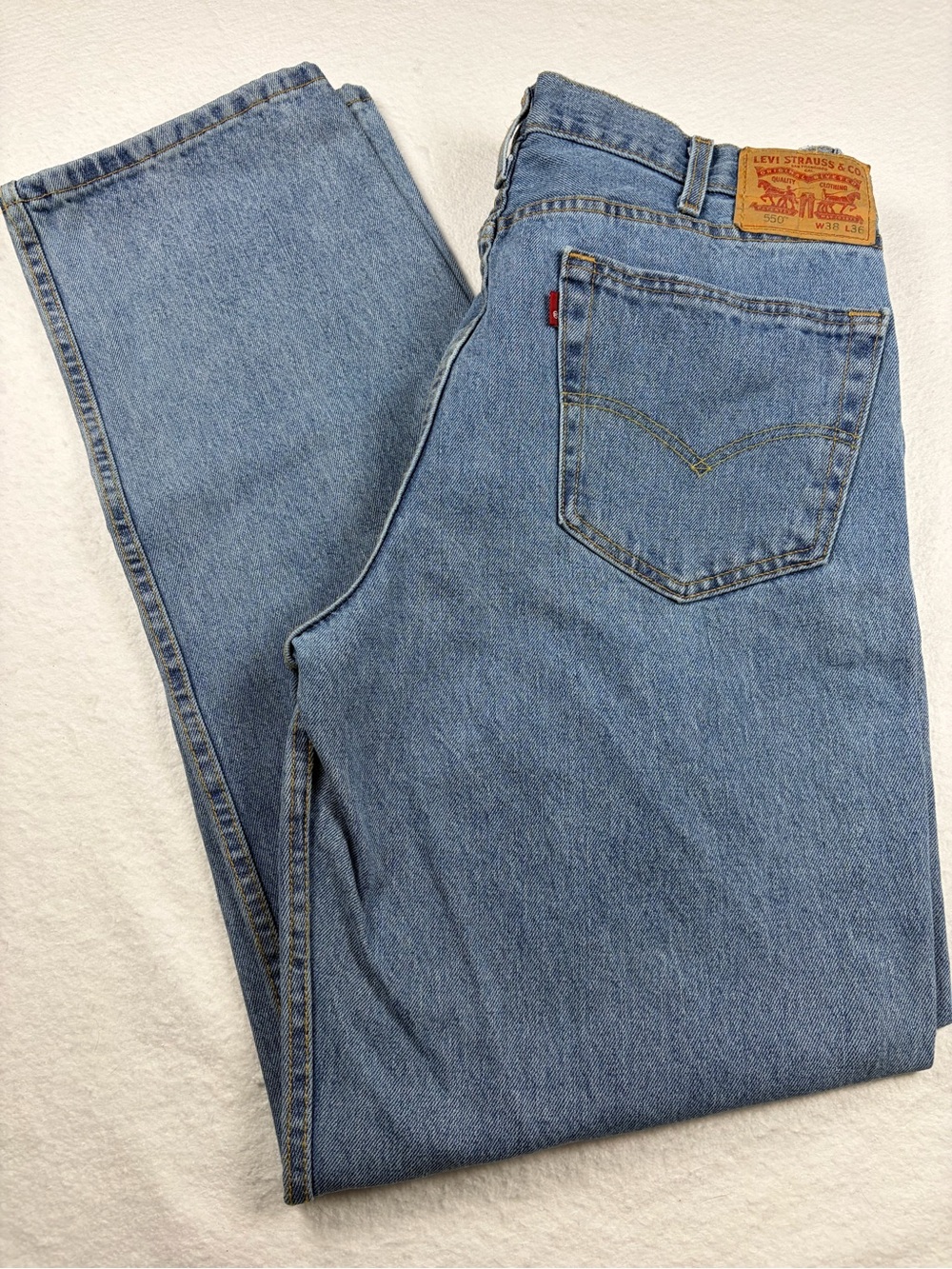 Levi's 550 Relaxed fit jeans 38x36‎ made in Mexico rear blank red tag.